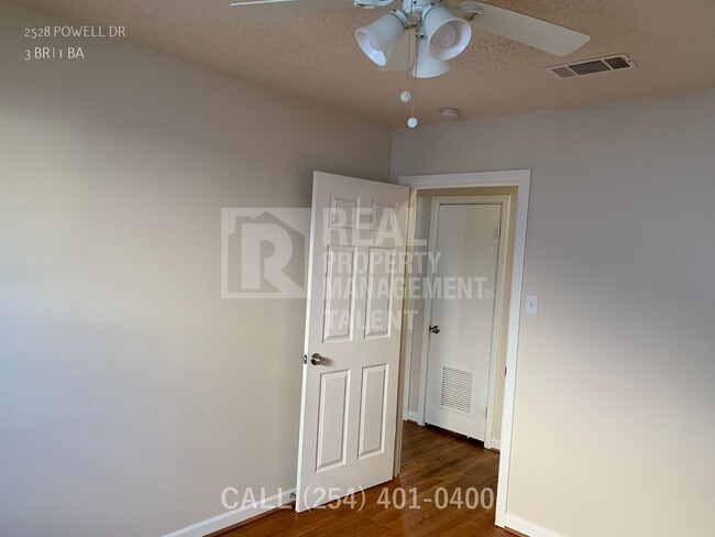 Building Photo - 2528 Powell Dr