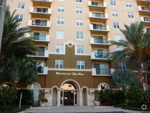 Building Photo - 616 Clearwater Park Rd