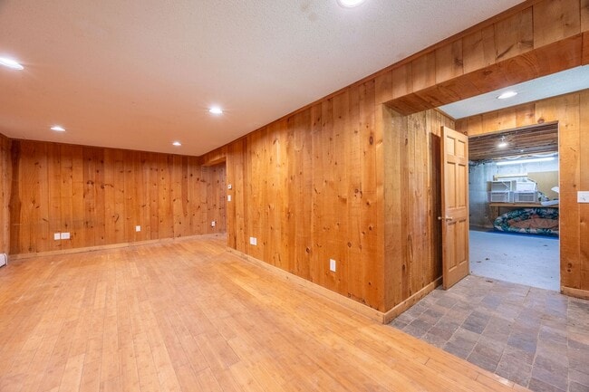 Building Photo - Charming 4 Bedroom Colonial with Updated K...