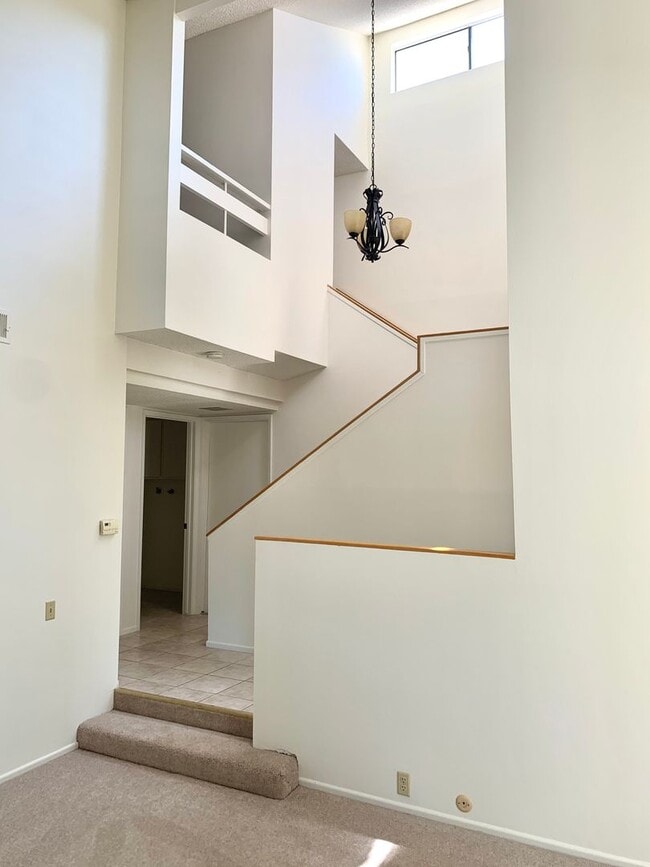 Building Photo - Ojai's Creekside Village Condo!