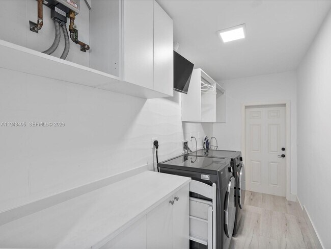 Building Photo - 4901 Grant St