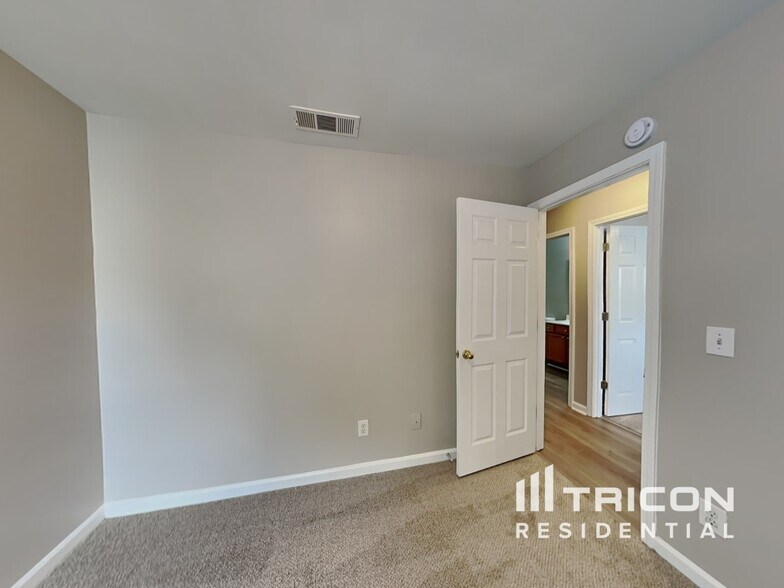 Building Photo - 1204 Willow Bend Ct SW