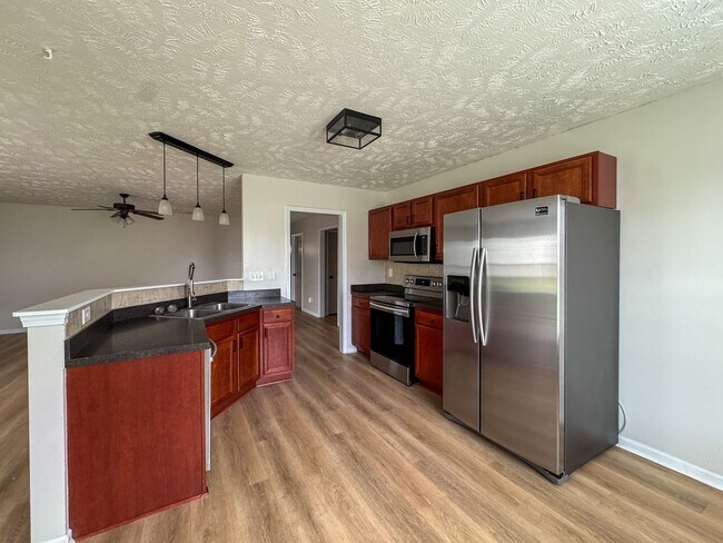 Building Photo - Lovely 3 Bed 2 Bath Fayetteville Home with Fenced Yard