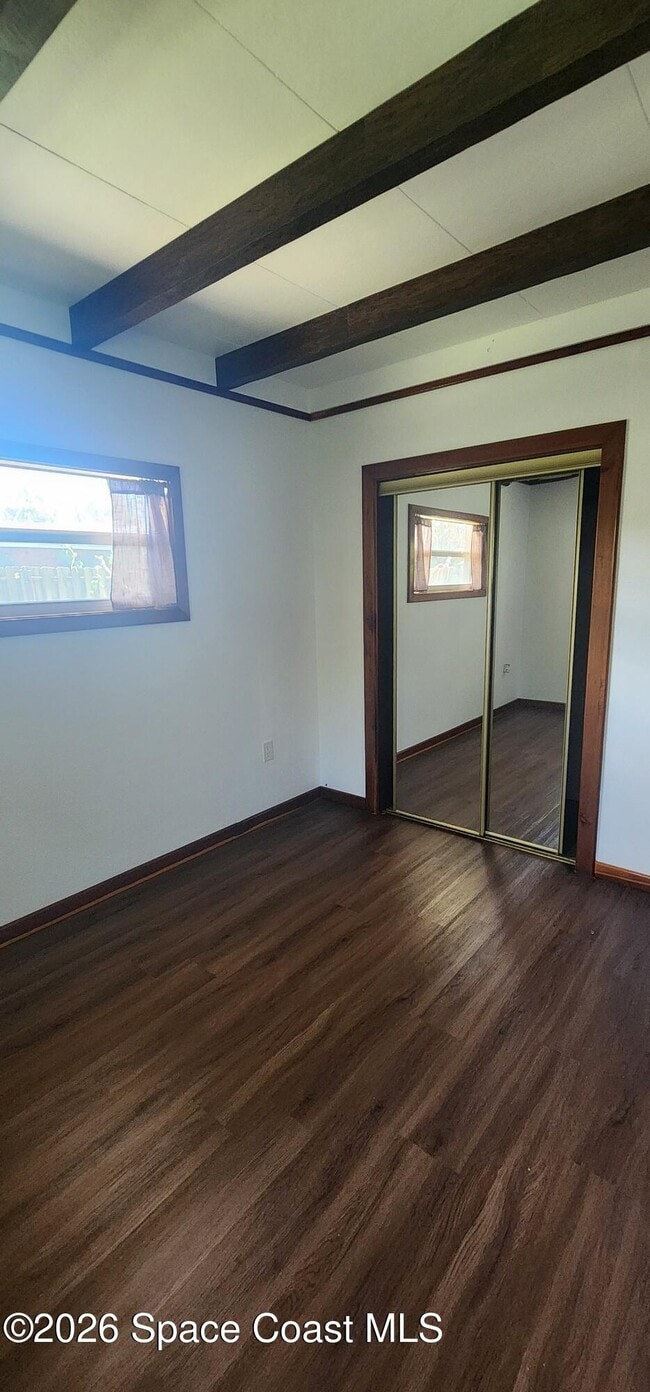 Building Photo - 485 N Shore Dr