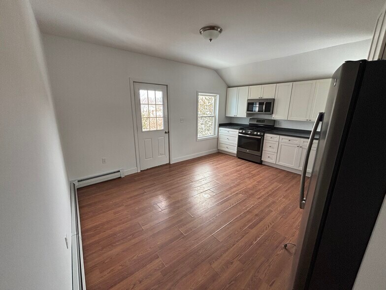 Building Photo - 10 Amero Ct