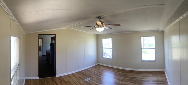 Building Photo - Newly remodeled 2 BDR / 2BA