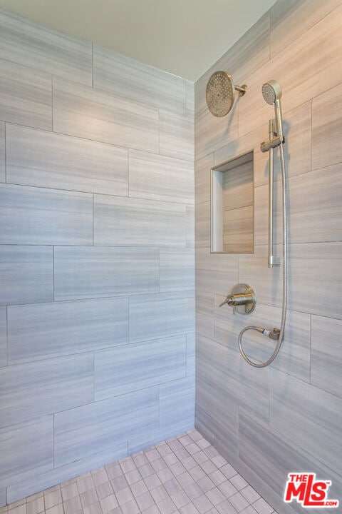 Building Photo - 613 6th Ave