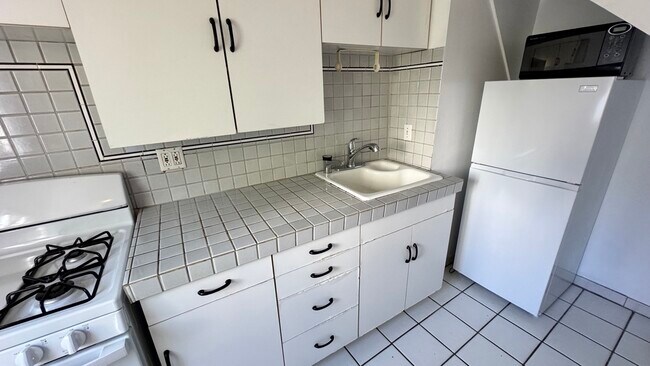 Building Photo - 459 N Alfred St