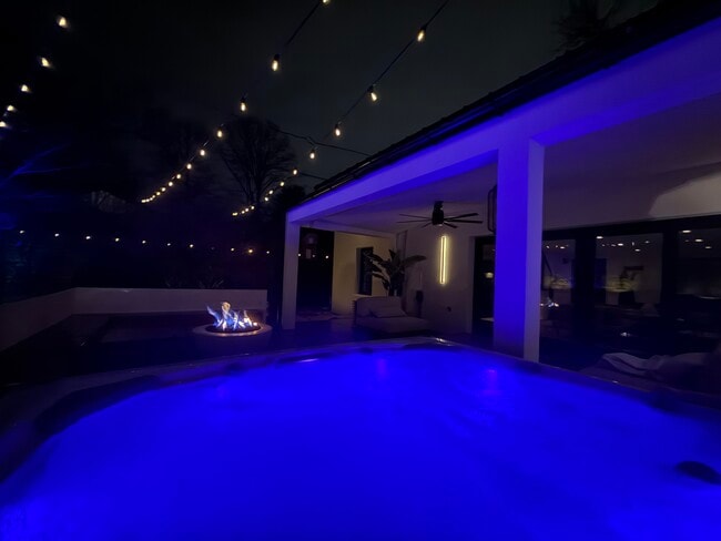 Building Photo - 204 Datura Dr