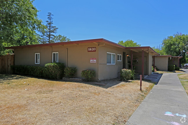 Building Photo - Woodfield Apartments