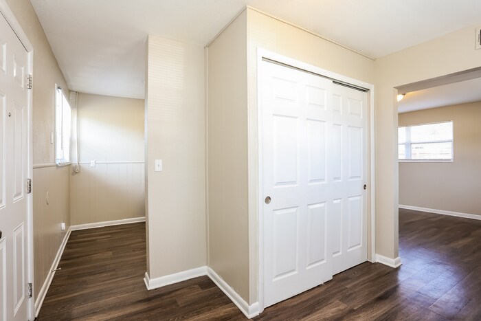 Building Photo - 6916 Jack Horner Ln