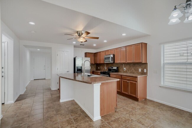 Building Photo - Beautiful 4 Bedroom Home