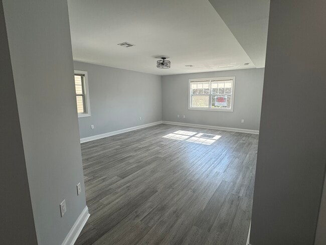 Building Photo - 44 Oxford St