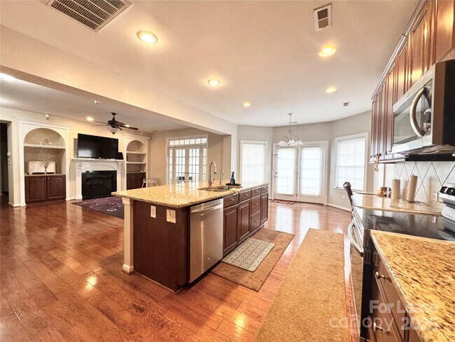 Building Photo - 11028 Huntington Meadow Ln
