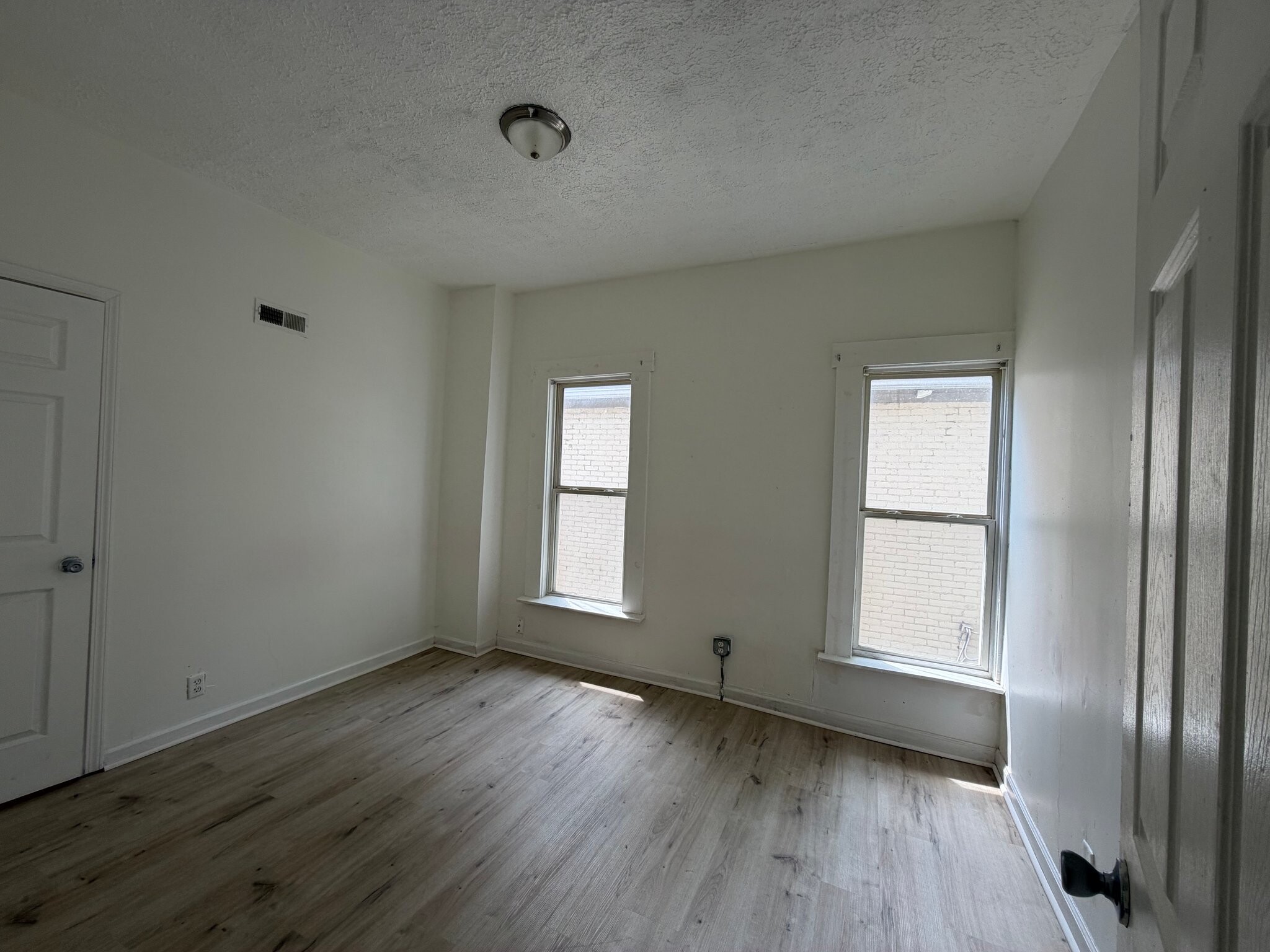 Building Photo - 815 Wilson Ave