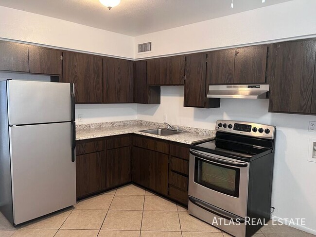 Primary Photo - 8315 N 61st Ave