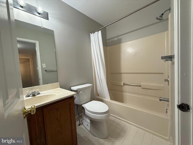 Building Photo - 155 Weybridge Dr
