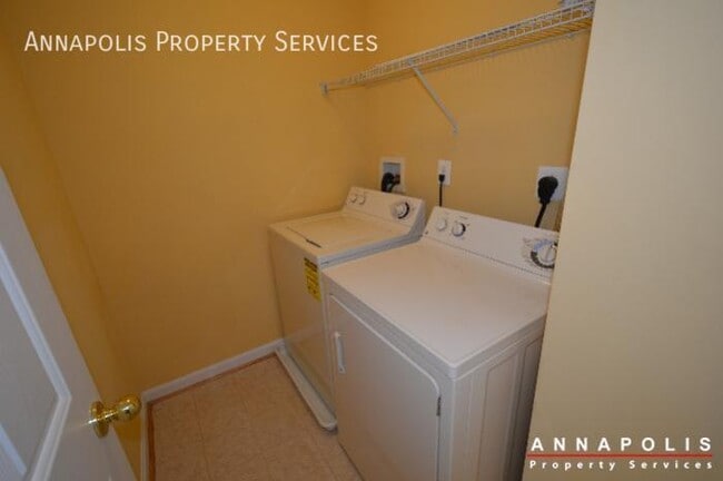 Building Photo - 2123 Hideaway Ct