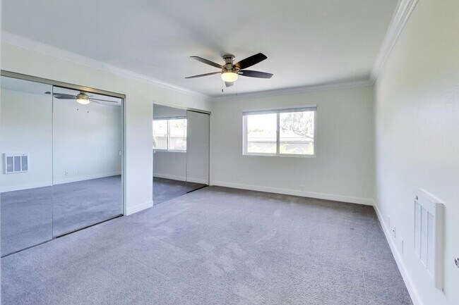 Building Photo - 1662 Hollenbeck Ave
