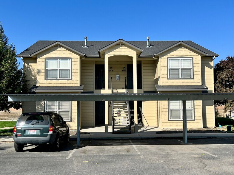 139: Located on the Bottom Left - 139 N Plummer Rd