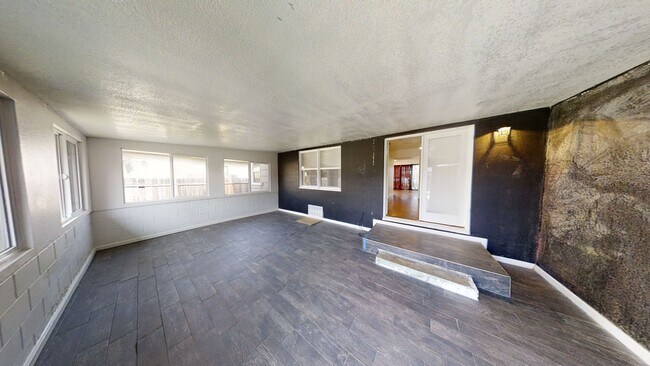 Building Photo - 6242 Dorothy Dr