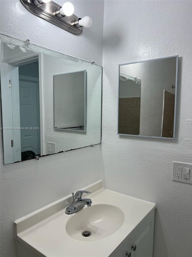 Building Photo - 3071 NW 43rd St