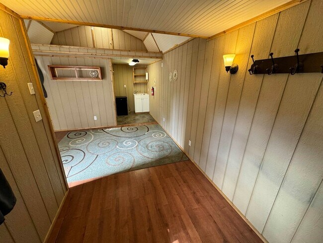 Building Photo - 2684 Joy Ln