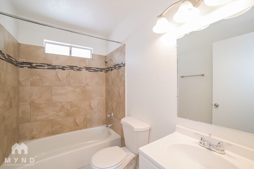 Building Photo - 8336 N 105th Ln