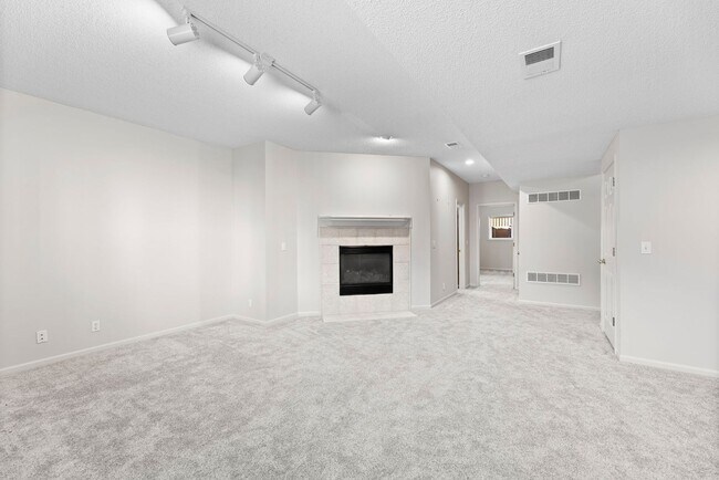 Building Photo - Four Bedroom Home Available in Overland Park