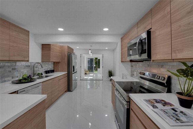 Building Photo - 1137 SW 8th Ave