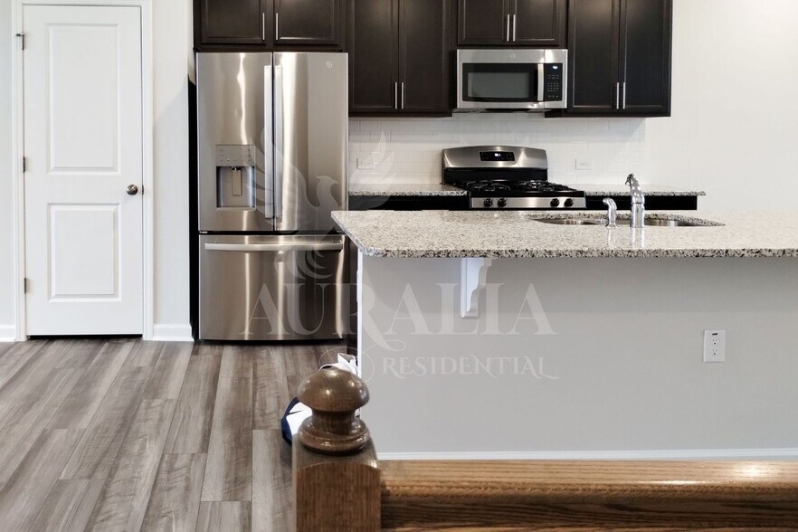 Building Photo - 2405 Kasota Ln