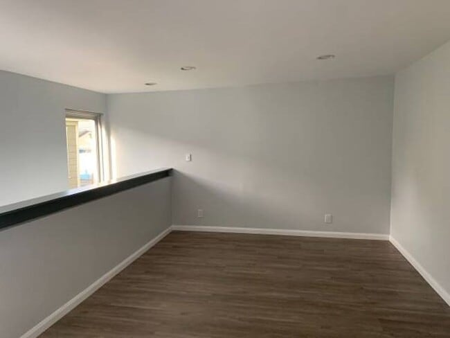 Building Photo - 832.5 Milton St