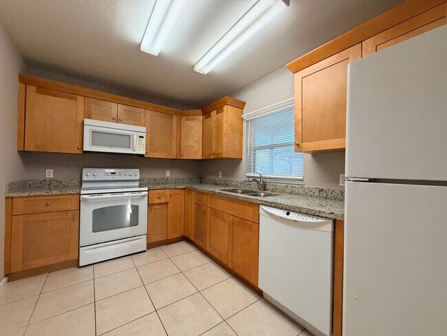 Building Photo - 2 Bedroom 1 Bath Duplex In Cape Coral