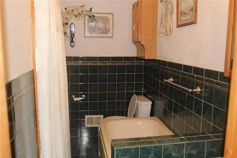 Building Photo - 806 Cowan Ave