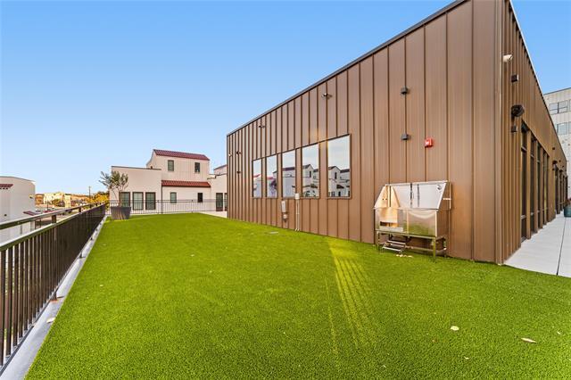 Building Photo - 1900 S Ervay St