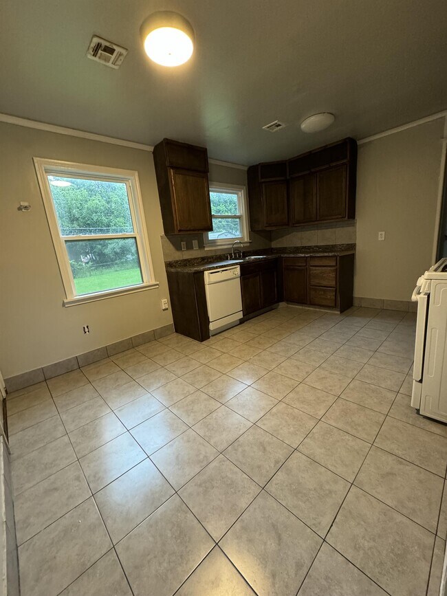 Building Photo - 6245 E Marshall St