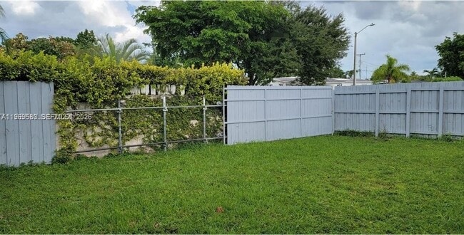 Building Photo - 10835 SW 41st Terrace