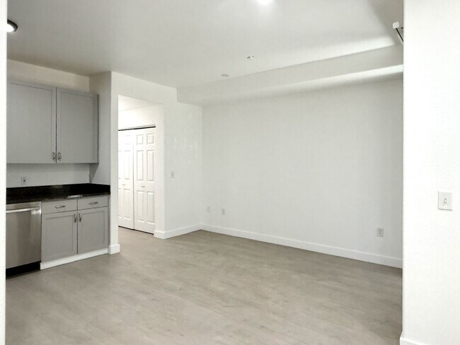 Building Photo - 1121 40th St