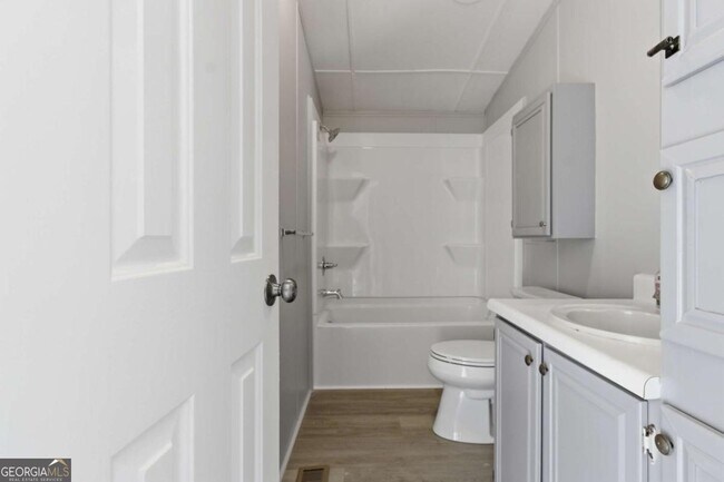 Building Photo - 5320 Long Branch Rd