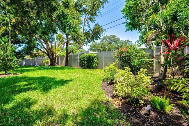 Building Photo - 2587 Ringling Blvd