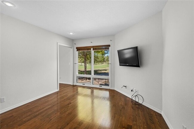 Building Photo - 9 W Augusta Ct