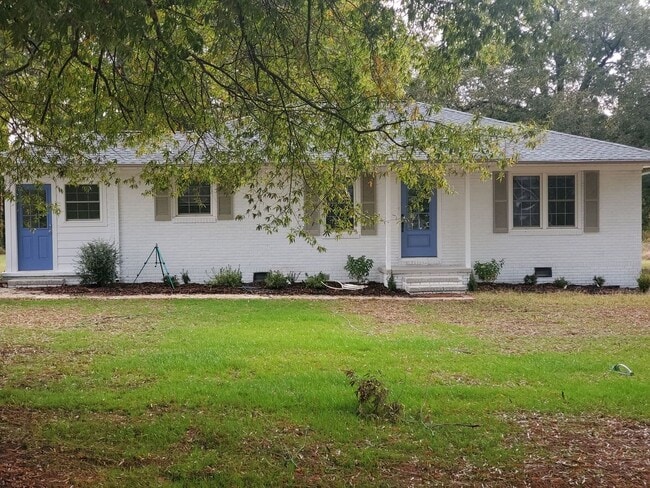 Building Photo - Newly Renovated 3 bedroom Single Family Ho...