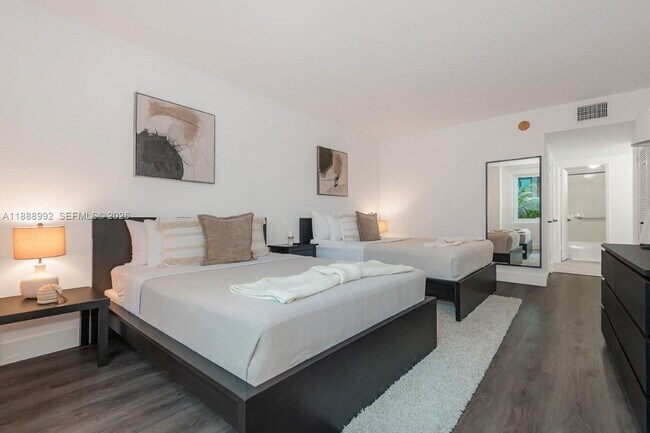 Building Photo - 2301 Collins Ave