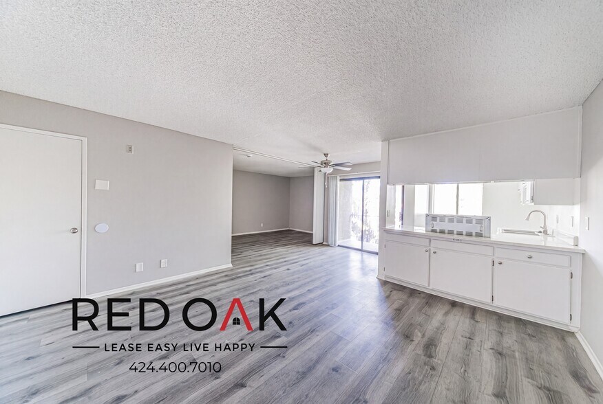 Building Photo - 8614 Woodley Ave