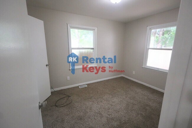 Building Photo - 2122 Ravenswood Dr