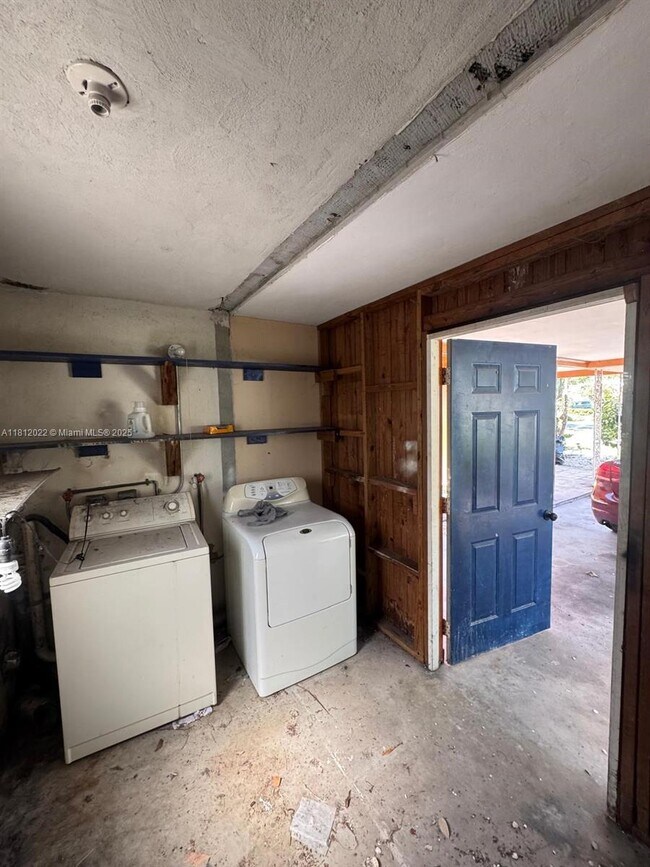 Building Photo - 1818 Middle River Dr