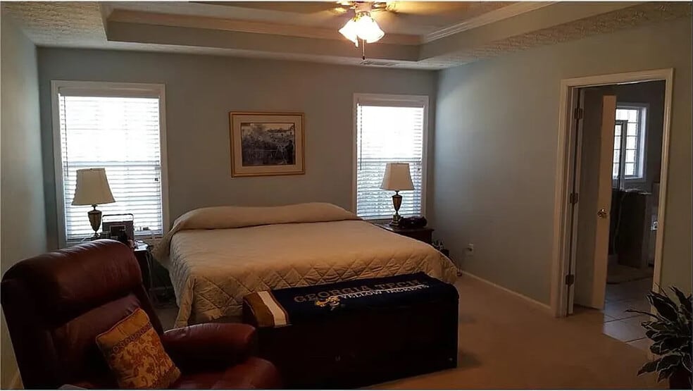 Building Photo - Room in House on Stoneleigh Run Dr NE