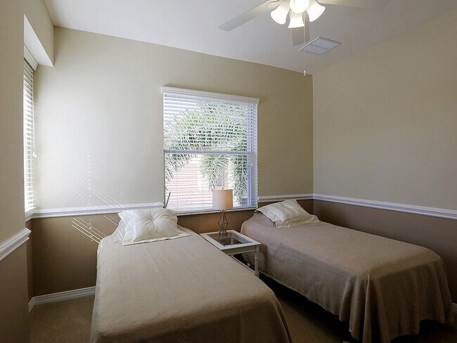 Building Photo - Moody River~  Furnished Coach Home