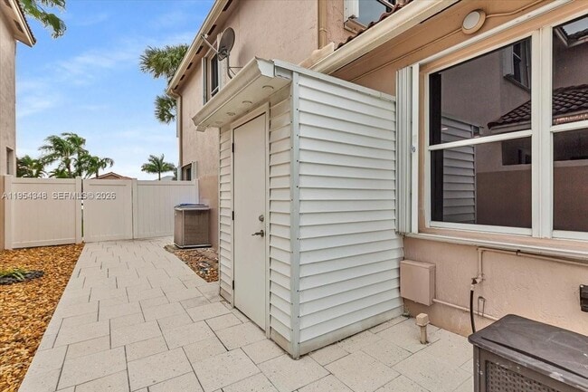 Building Photo - 773 SW 120th Ave