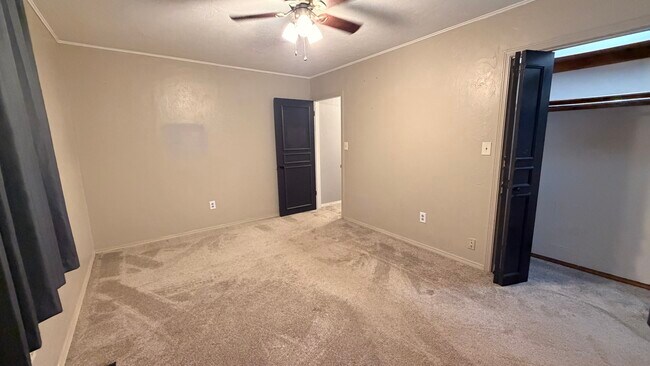 Building Photo - 209 E Cammack St